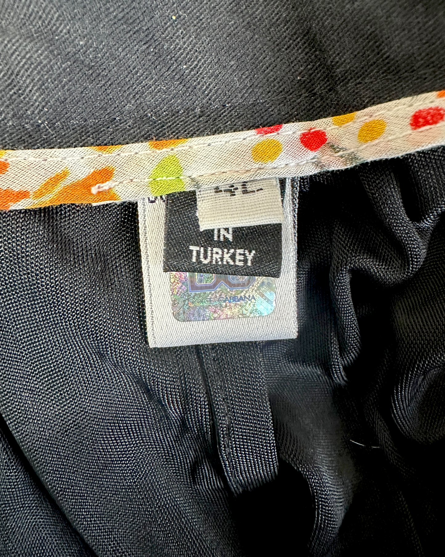 Dolce & Gabbana – Jupe Noire – Chaînes Dorées Décoratives – Silhouette Plissée