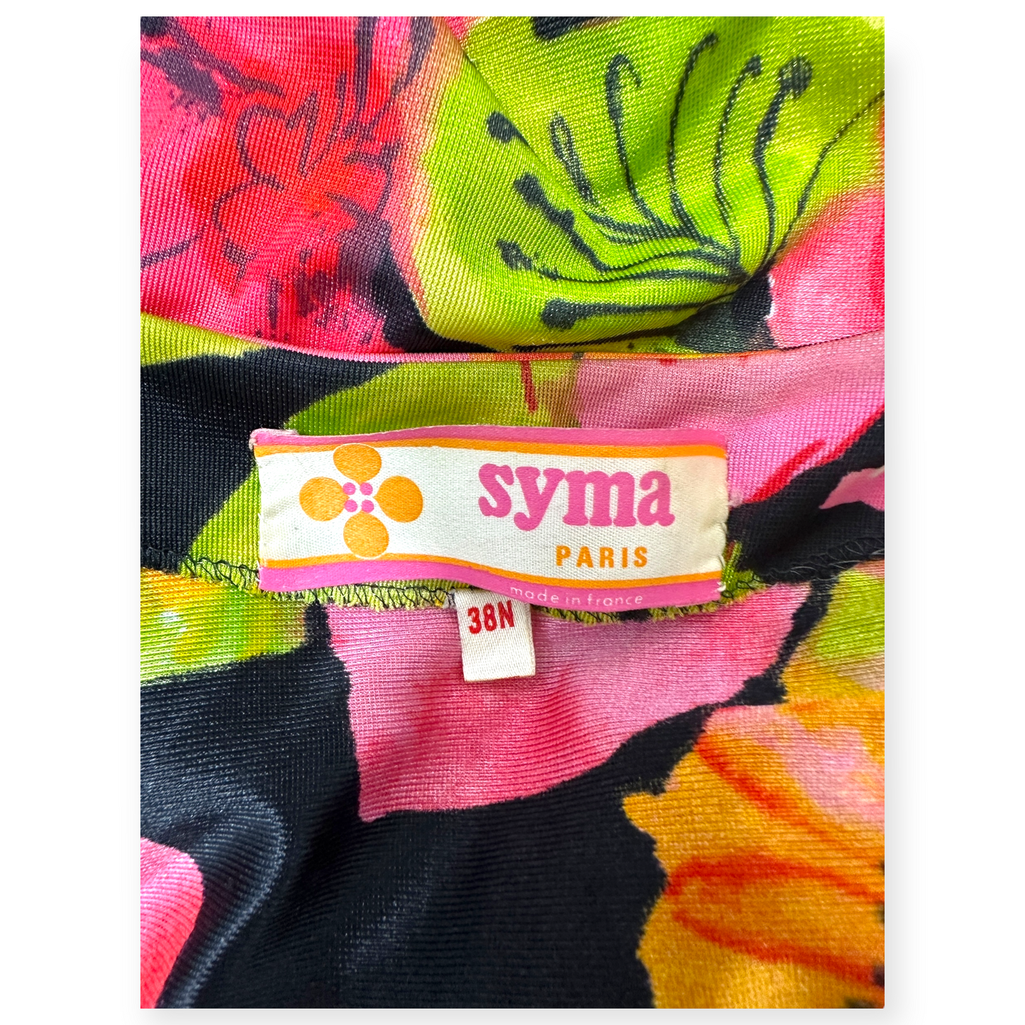 Sélection Paris Bonheur – Jacques Syma Paris – Ensemble Floral Quatre Pièces – Deux Tops Dos-Nu, Pantalon Large & Sur-Chemise – Satin Noir & Fleurs Multicolores - Made in France