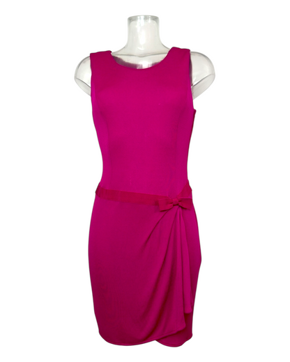 Moschino – robe sans manches – drapé nœud latéral – ajustée – rose fuchsia – made in Italy – 2010's | Paris Bonheur