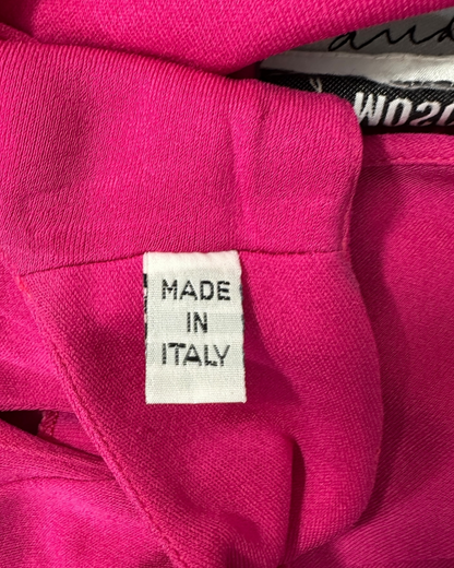 Moschino Cheap and Chic – Robe Vintage Rose Fuchsia – Drape et Nœud Latéral – Silhouette Sculptée – Made in Italy