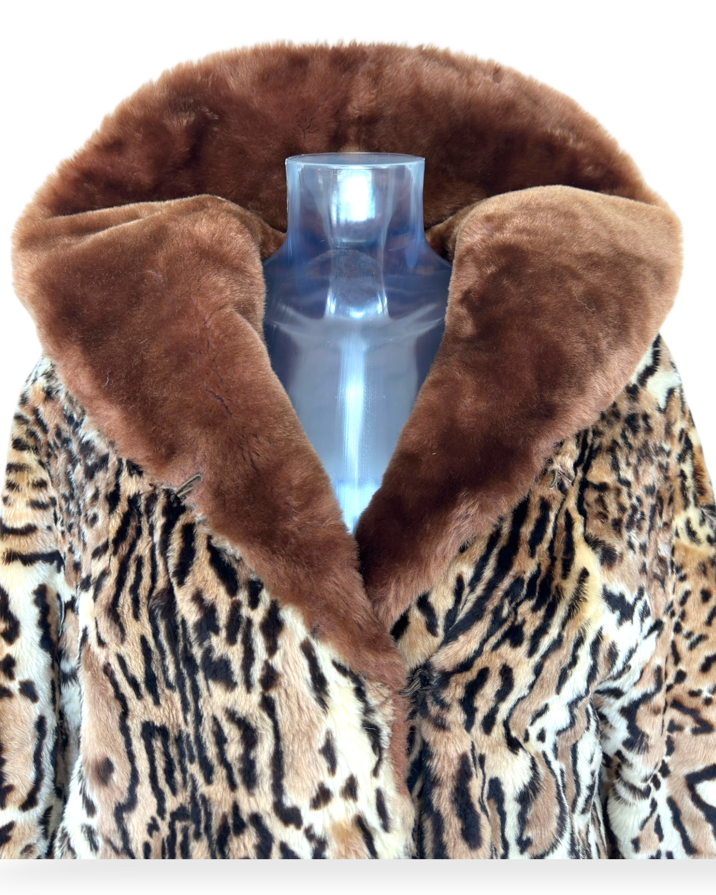 Sélection Paris Bonheur – Mady Lambrecht - Manteau Léopard – Mouton Lainé Naturel & Col Châle Brun – Années 1970