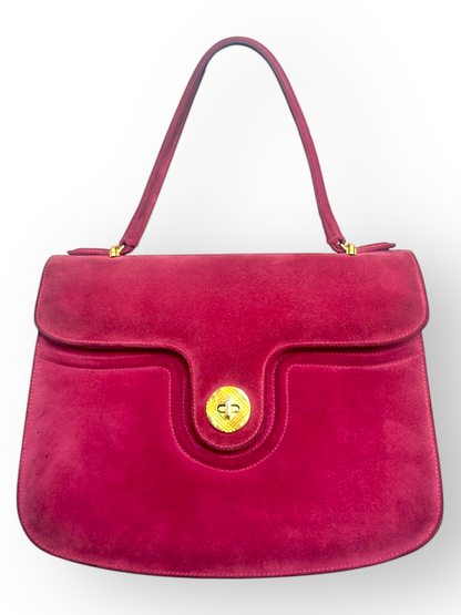 Sélection Paris Bonheur – sac-en-daim-framboise – fermoir-bijou-doré – structure-triptyque – artisanat-suisse – provenance-Grieder – Circa-1965 | Paris-Bonheur