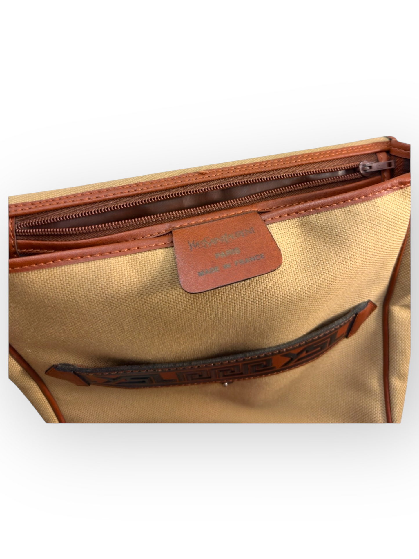 Yves Saint Laurent – Sac Messager “Greek” – Toile Beige & Finitions Vinyle