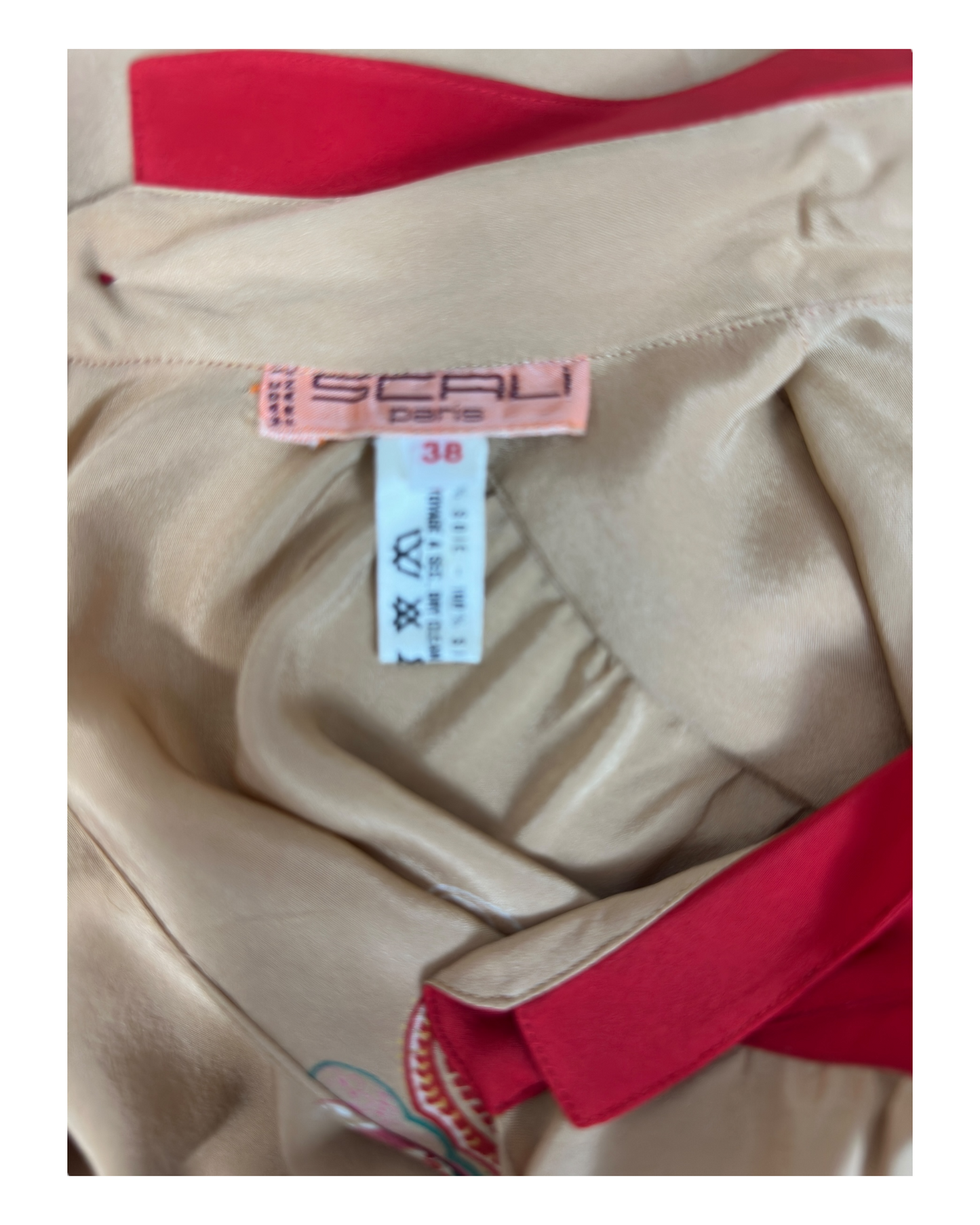 Sélection Paris Bonheur - Scali Paris – Robe Broderie Baroque – Soie Beige Broderies Rouge Carmine – Made in France