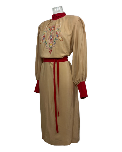 Sélection Paris Bonheur - Scali Paris – Robe Broderie Baroque – Soie Beige Broderies Rouge Carmine – Made in France