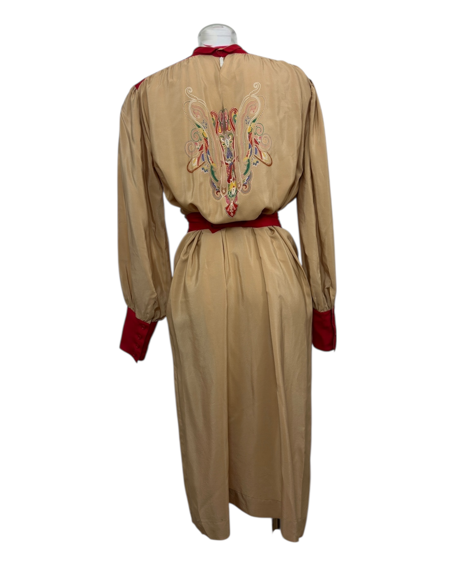 Sélection Paris Bonheur - Scali Paris – Robe Broderie Baroque – Soie Beige Broderies Rouge Carmine – Made in France