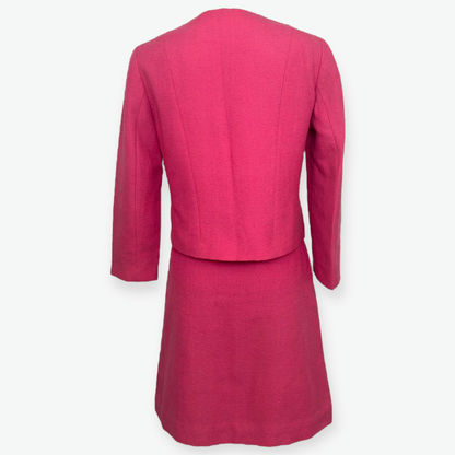 Sélection Paris Bonheur – Hélène Dantin Paris – Tailleur Rose Fuchsia – Laine & Satin – Made in France