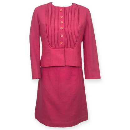 Sélection Paris Bonheur – Hélène Dantin Paris – Tailleur Rose Fuchsia – Laine & Satin – Made in France